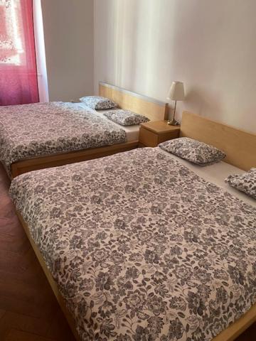 Large 3 Bedroom Family Apartment Close To The River Praha Bagian luar foto